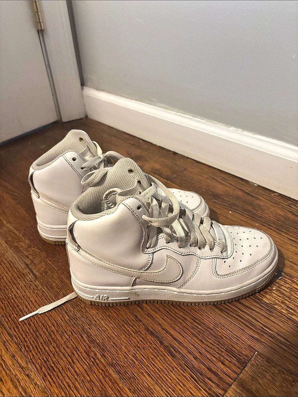 Nike Air Force 1 High Sneakers in White, US 5Y